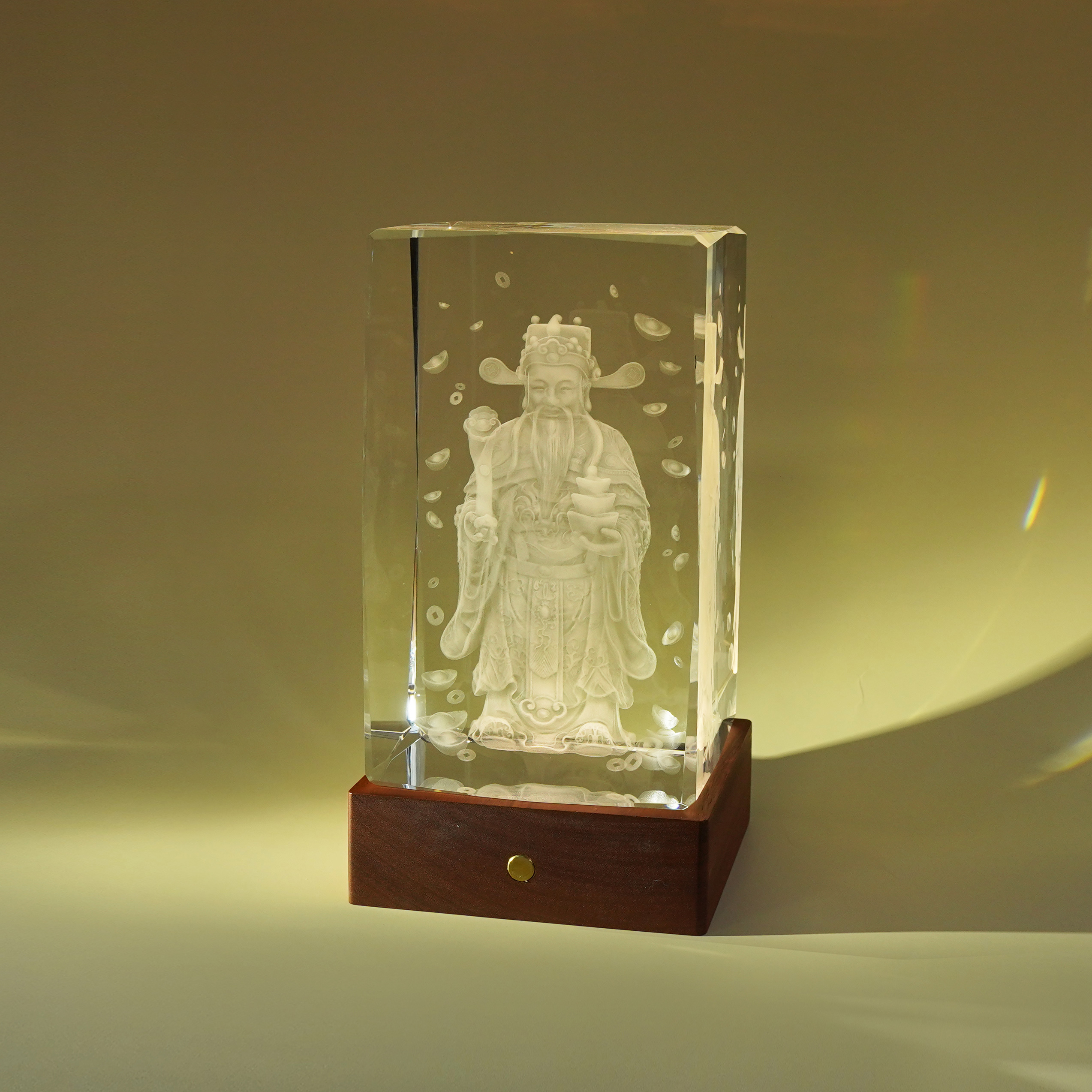 商务水晶礼品套装展示，多个不同形状水晶礼品排列，展现其多样化定制选项