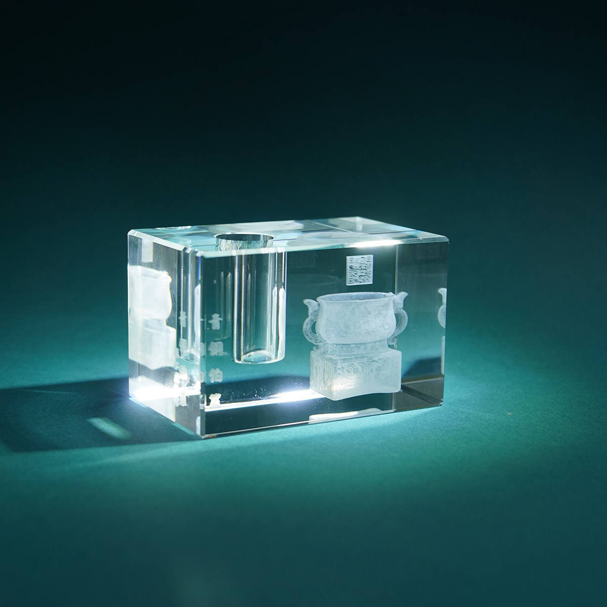 商务水晶礼品套装展示，多个不同形状水晶礼品排列，展现其多样化定制选项