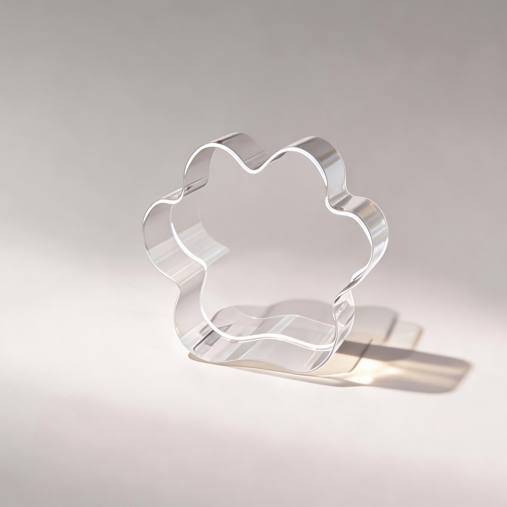 激光反射镜片多角度展示，金属边框固定，镜面光滑平整，体现其光学精度和稳定性